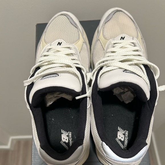 New Balance ML2002RQ size 12 mens sneakers - Picture 2 of 5